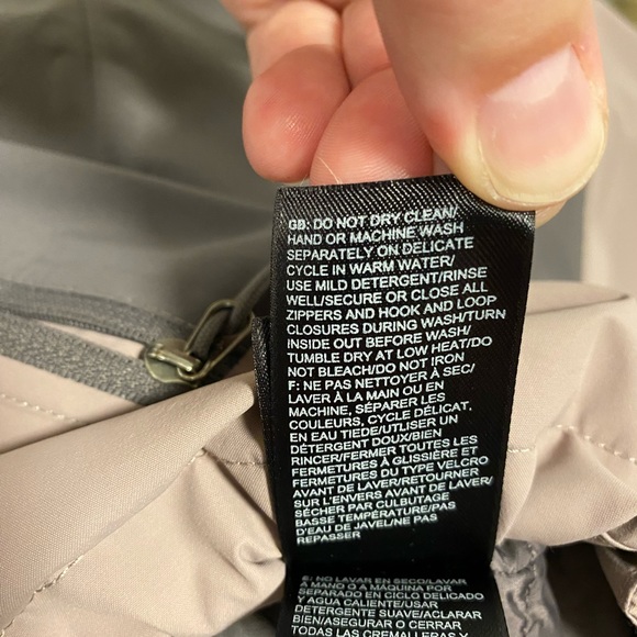 Gently worn 2 layer The North Face fall jacket in mauve - Picture 7 of 7